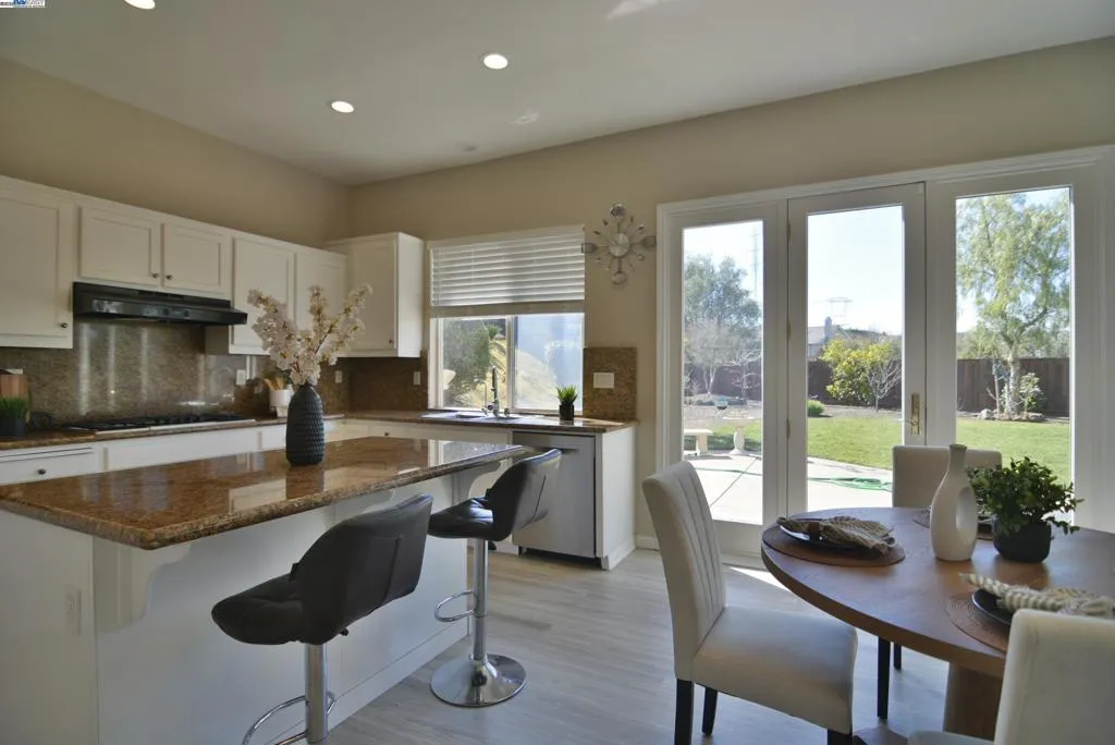 25657 Crestfield Dr, Castro Valley, California 94552 home-pic-12